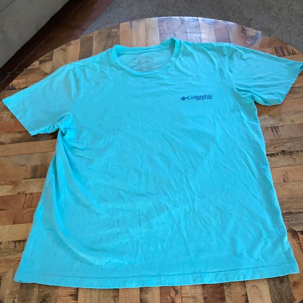 Columbia tee. Medium